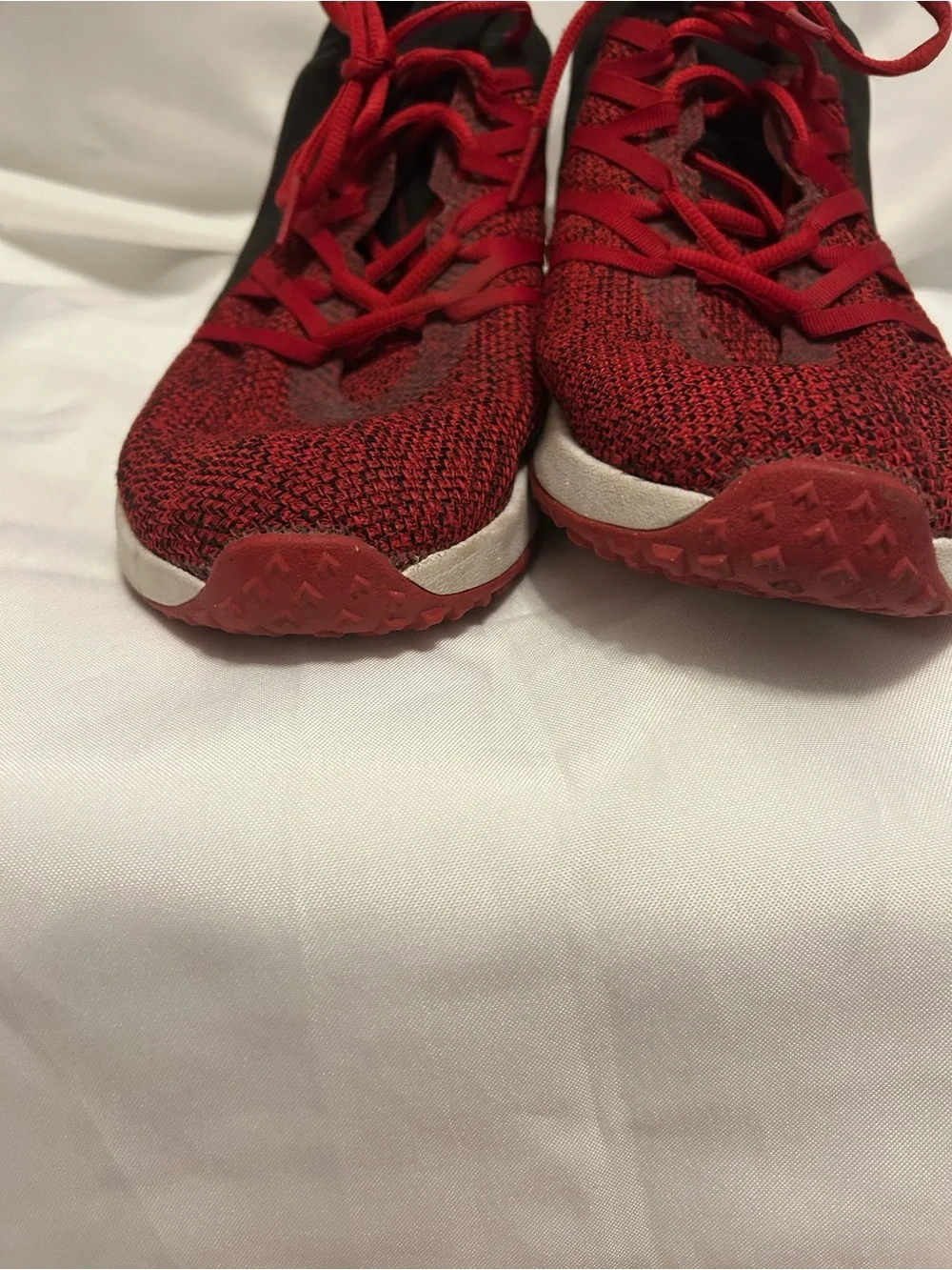 Nike Men's Red and Black Lightweight Training Sneakers